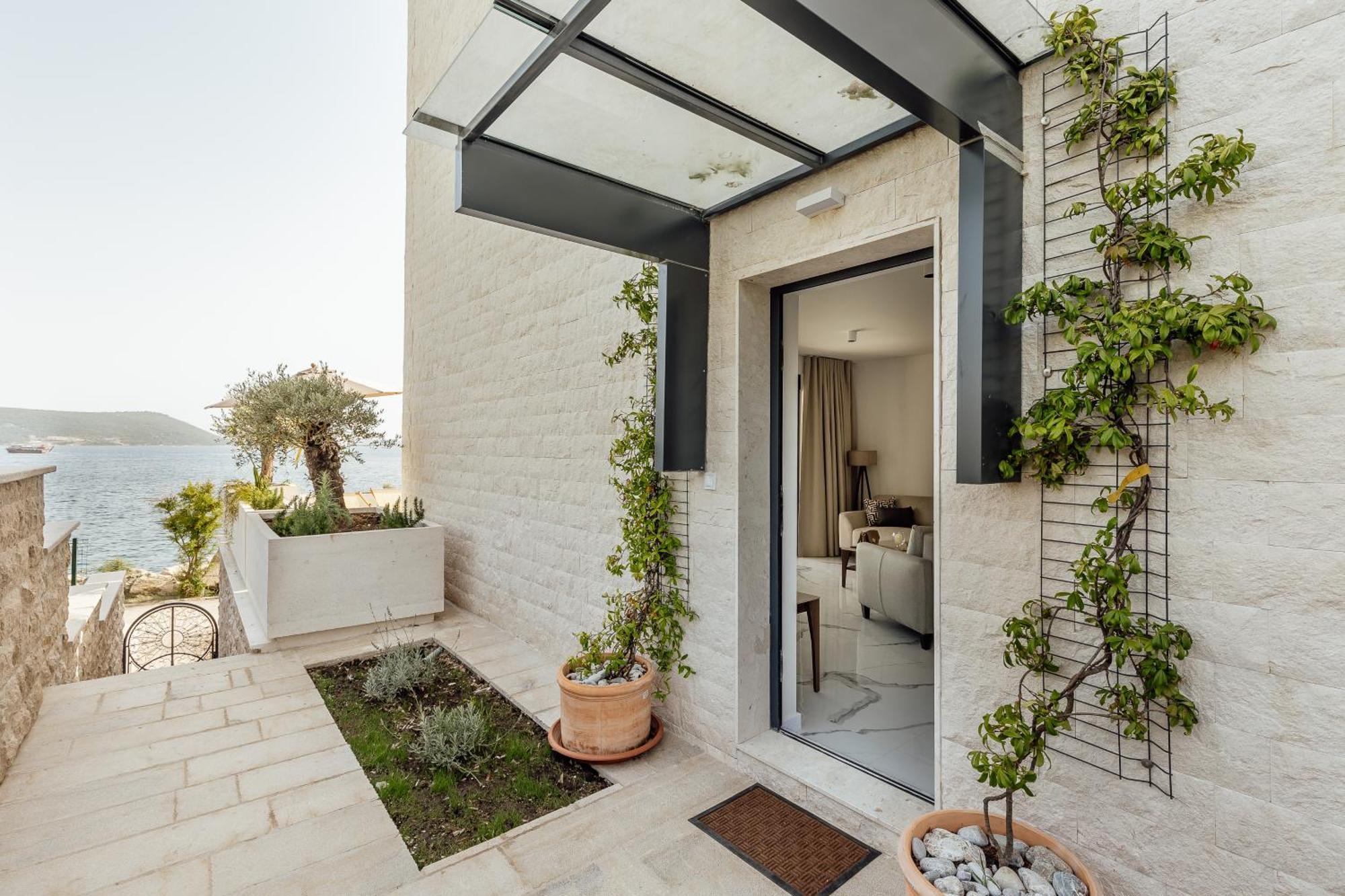 Savina Beachfront Oasis Herceg Novi Eksteriør billede