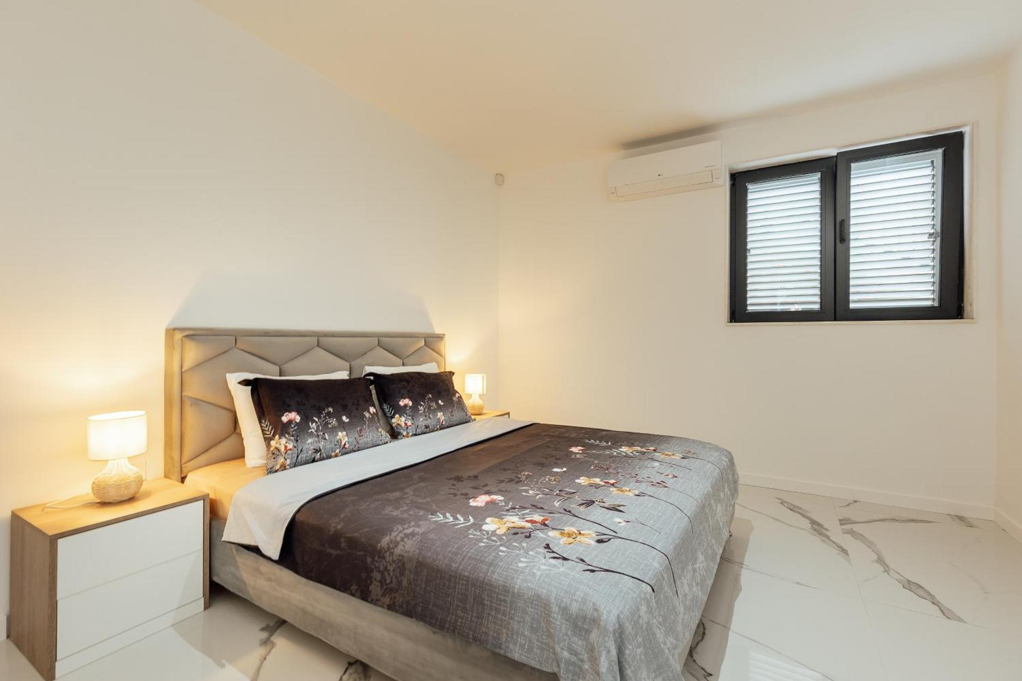 Savina Beachfront Oasis Herceg Novi Eksteriør billede