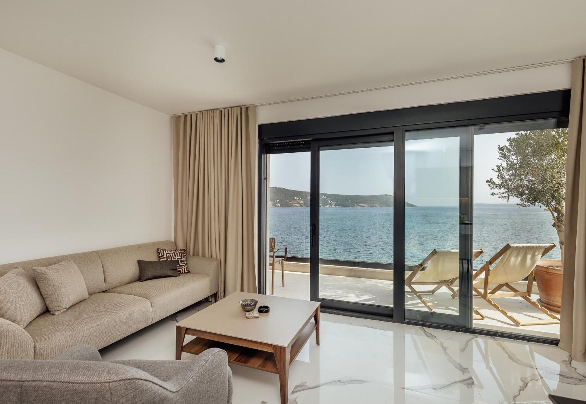 Savina Beachfront Oasis Herceg Novi Eksteriør billede