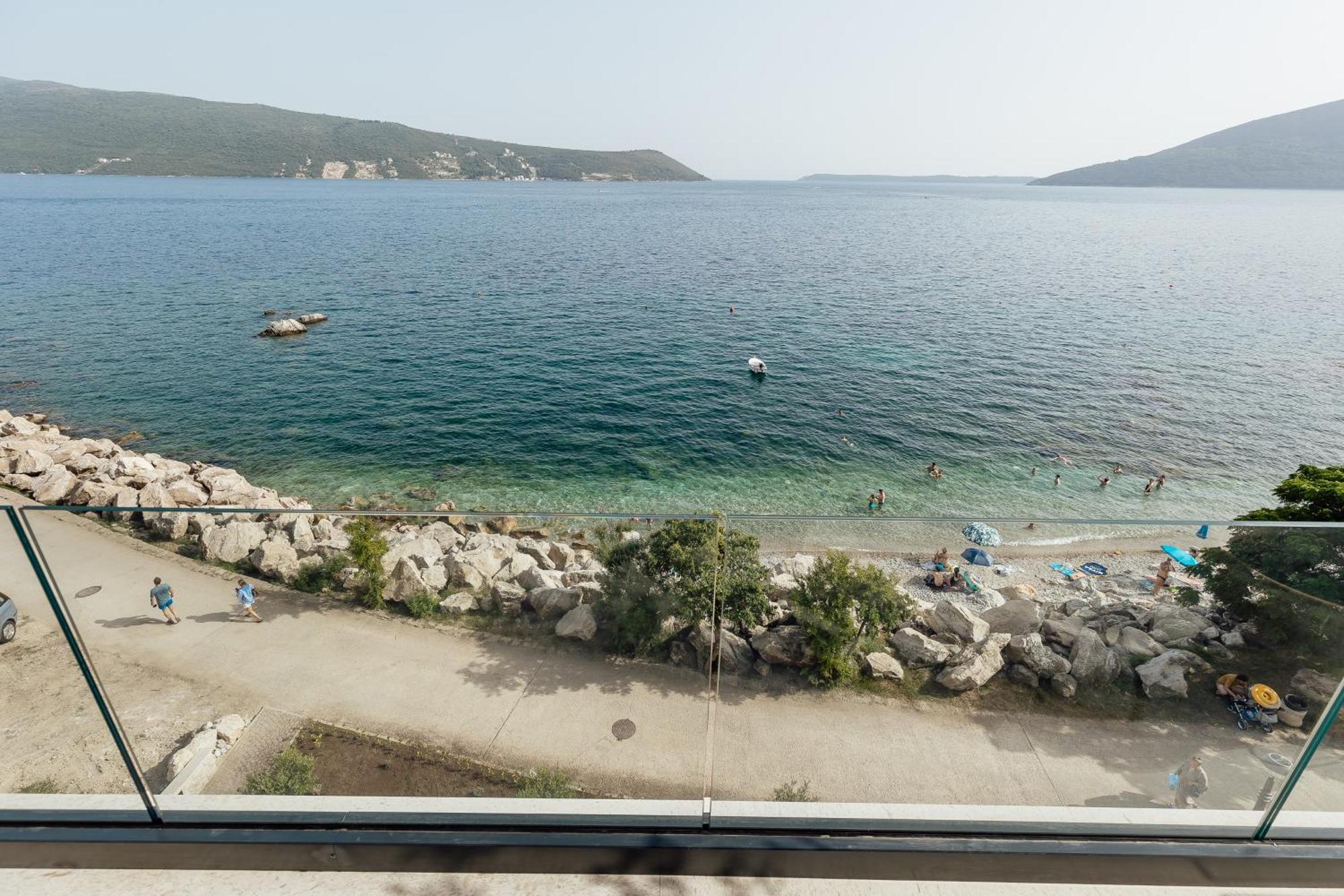 Savina Beachfront Oasis Herceg Novi Eksteriør billede