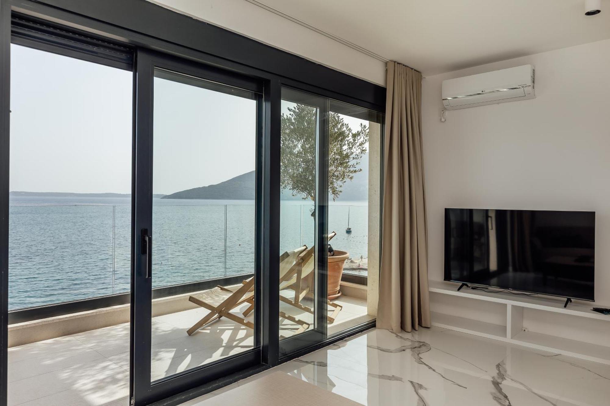 Savina Beachfront Oasis Herceg Novi Eksteriør billede