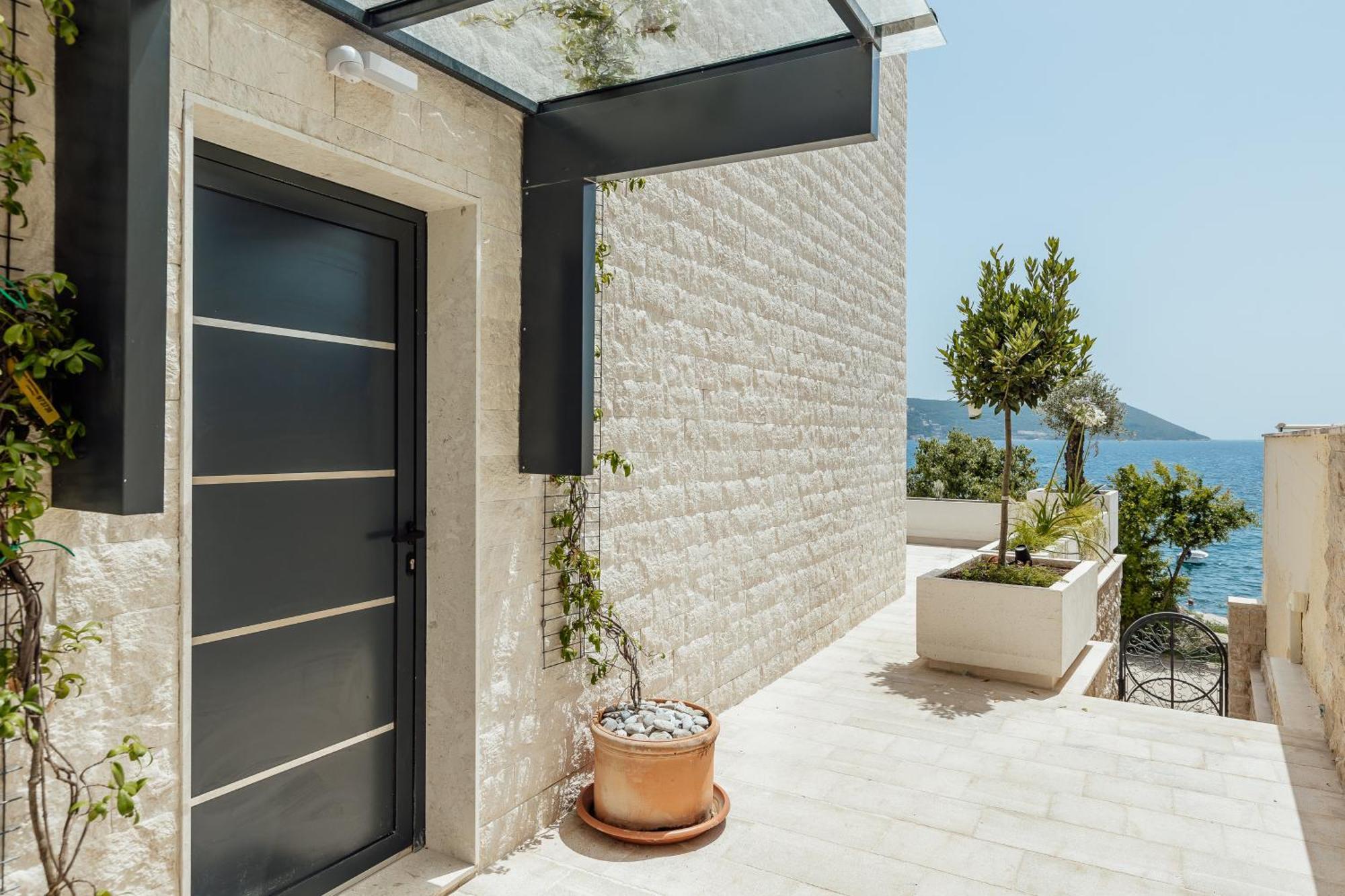 Savina Beachfront Oasis Herceg Novi Eksteriør billede