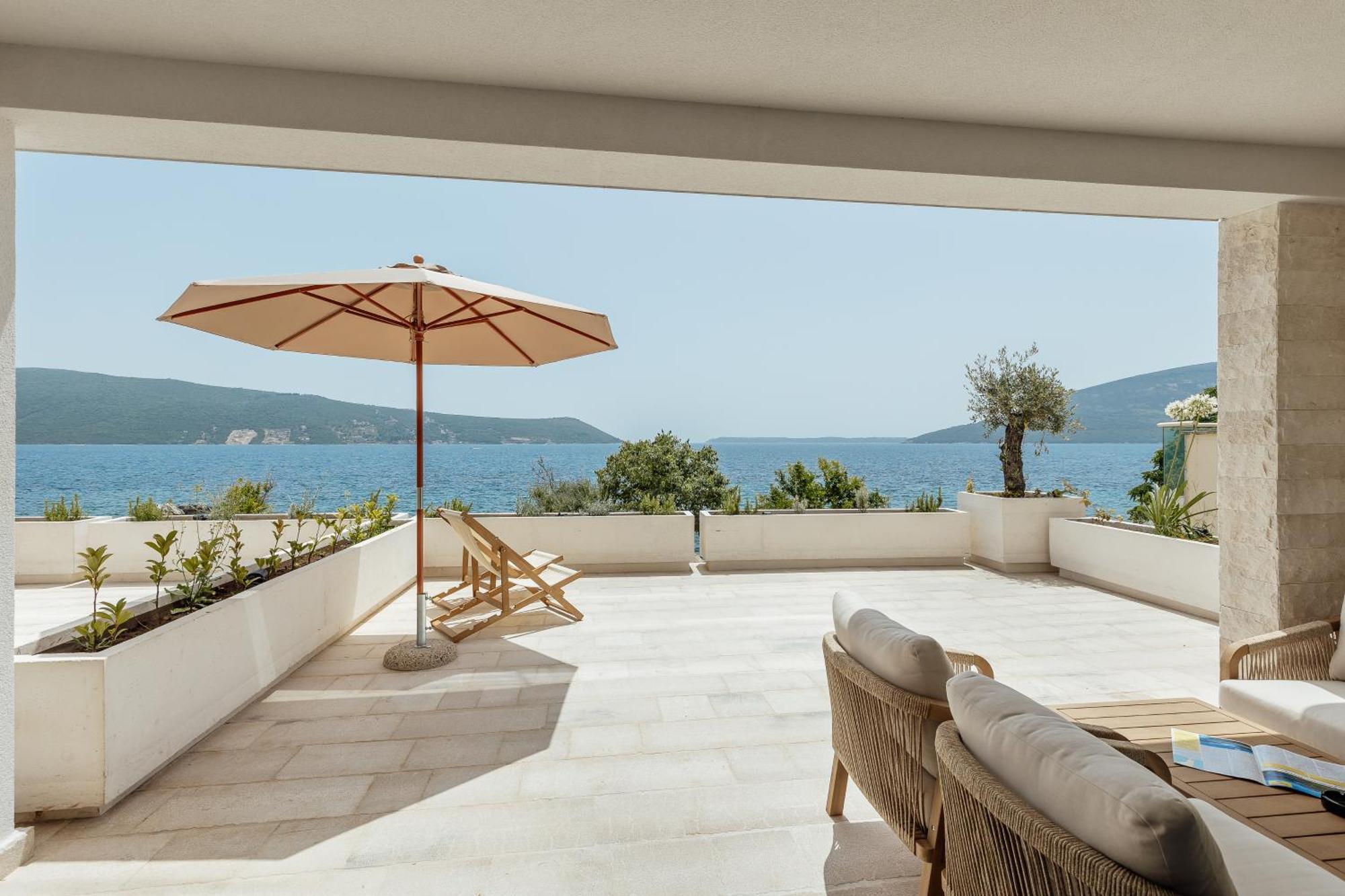 Savina Beachfront Oasis Herceg Novi Eksteriør billede